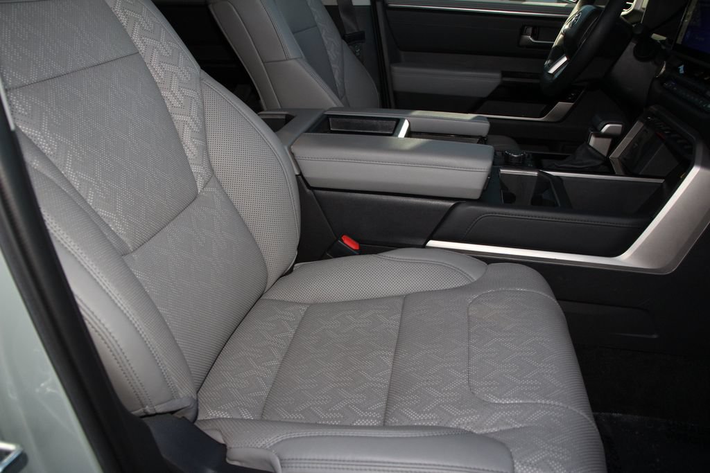 Used 2024 Toyota Tundra Limited AWD/4WD image 27