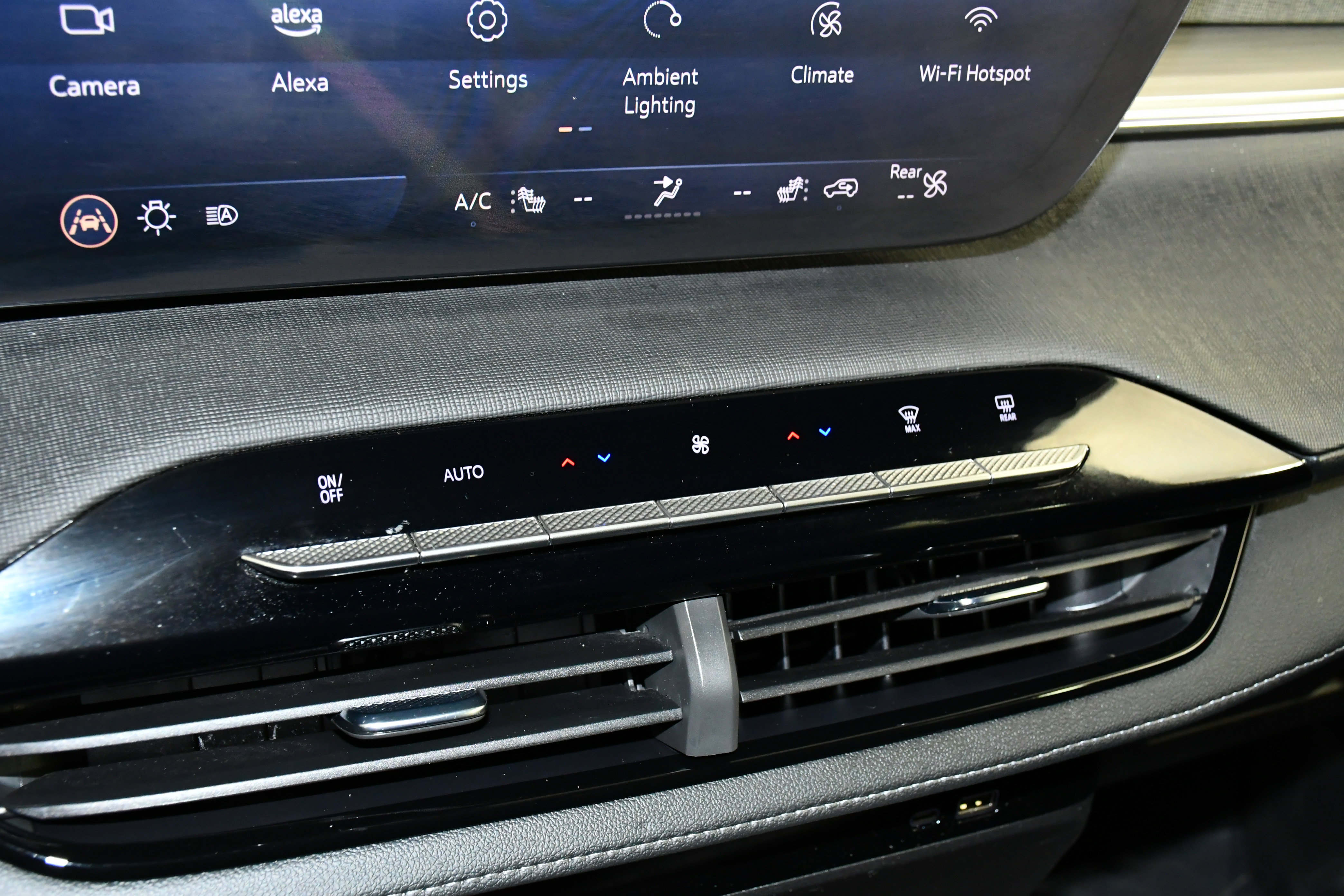 Used 2025 Buick Enclave Preferred image 30