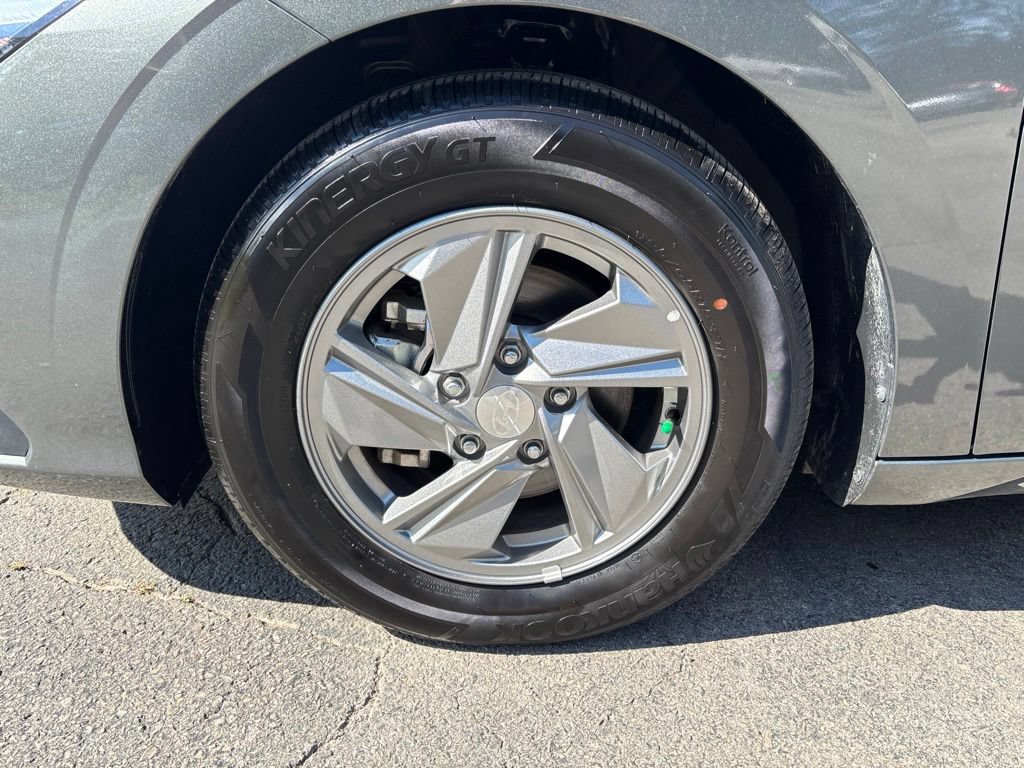 Certified 2025 Hyundai Elantra SE FWD image 11