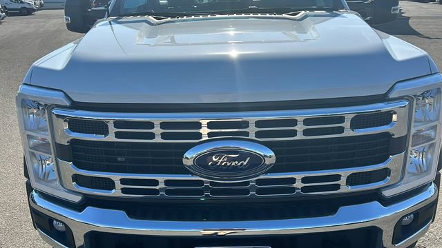 New 2025 Ford F550 4x4 Regular Cab Super Duty image 8