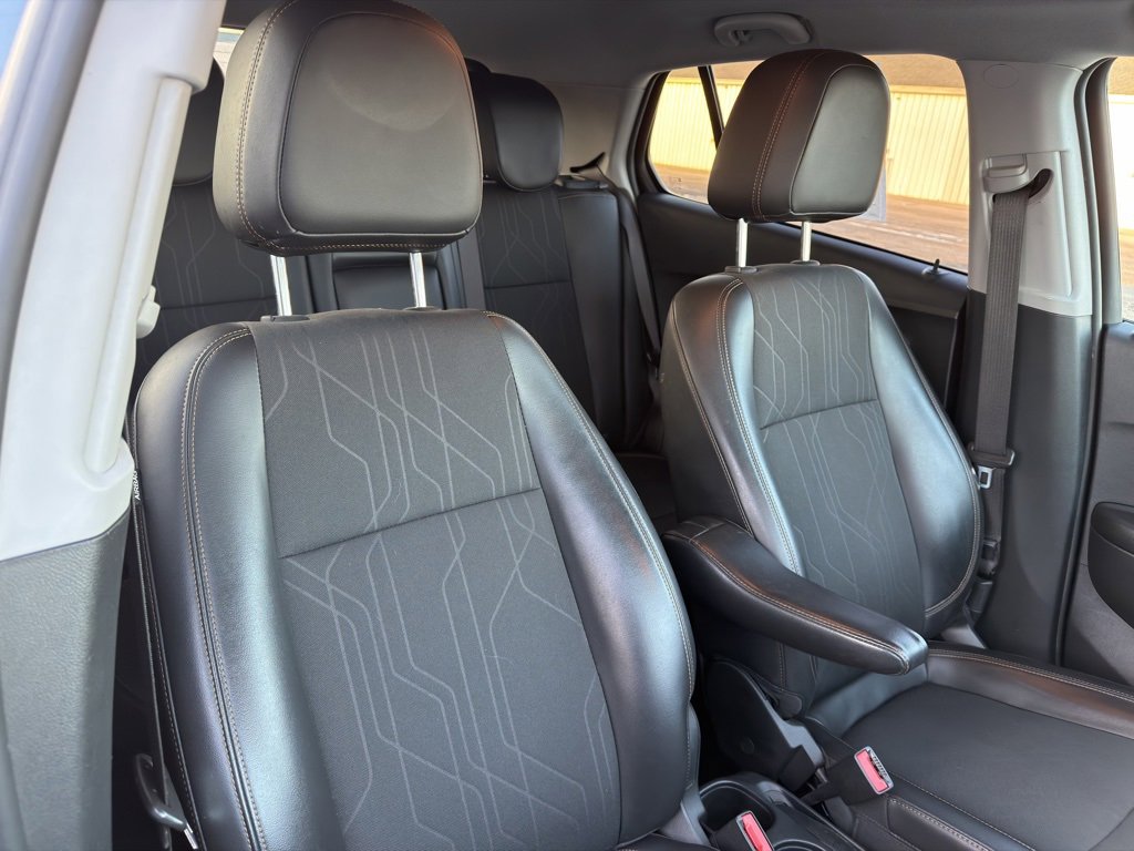 Used 2021 Chevrolet Trax LT w/ LT Convenience Package image 19