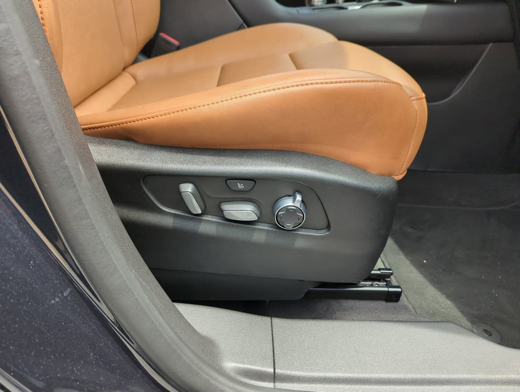 Used 2022 Cadillac XT4 Premium Luxury w/ Enhanced Visibility Package FWD image 38