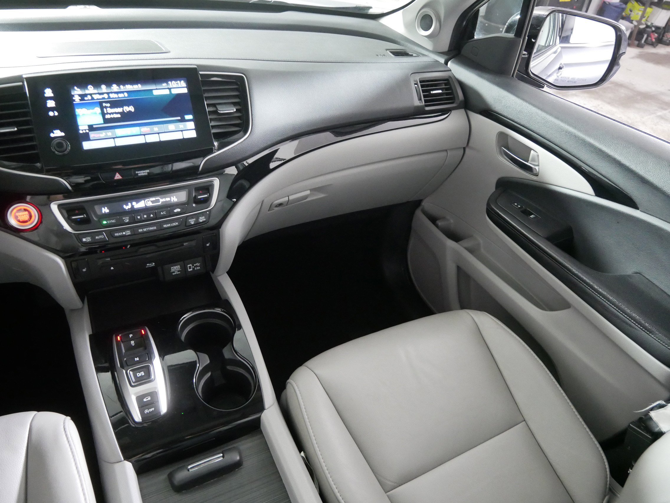Used 2020 Honda Pilot Touring image 11