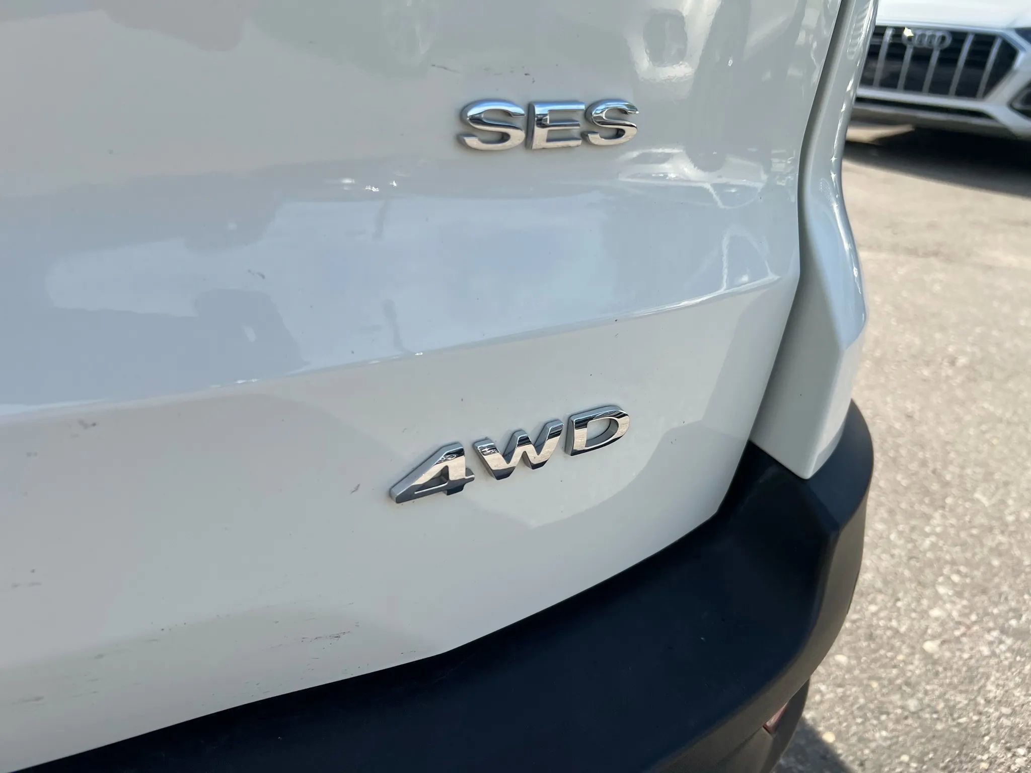 Used 2020 Ford EcoSport SES w/ SES Black Appearance Package image 9