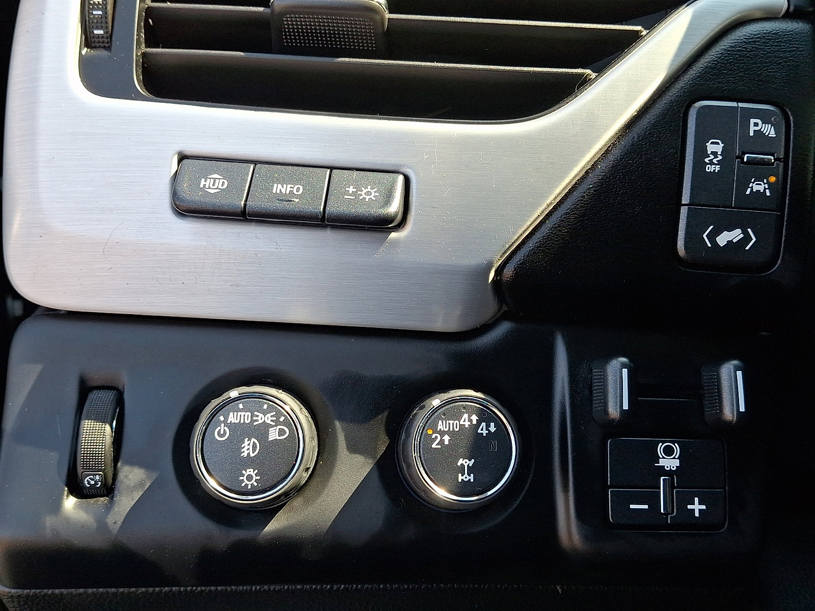 Used 2019 GMC Yukon SLT w/ Graphite Performance Edition image 28