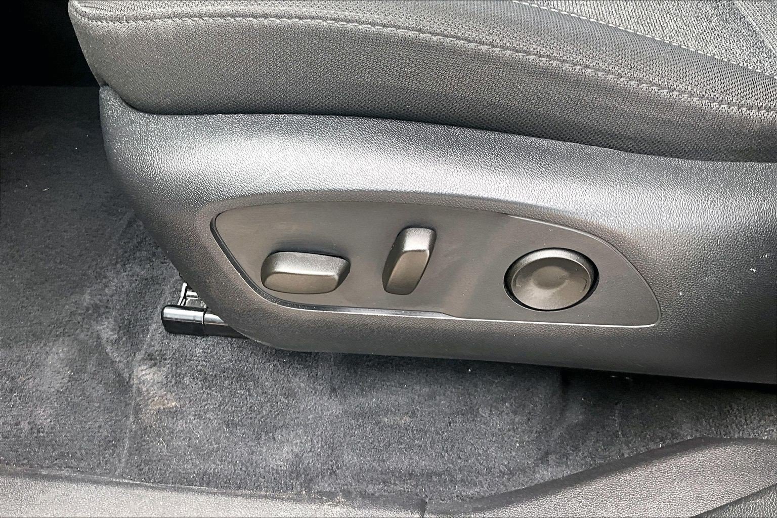 Used 2025 GMC Acadia Elevation FWD image 34