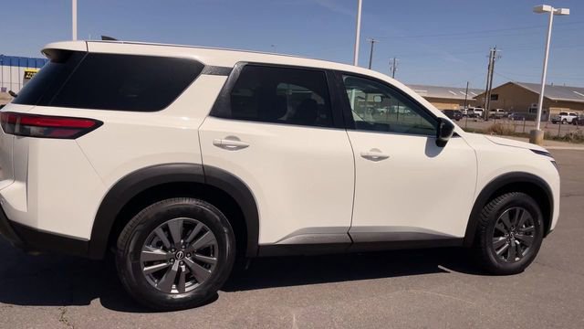 Used 2024 Nissan Pathfinder S AWD/4WD image 2