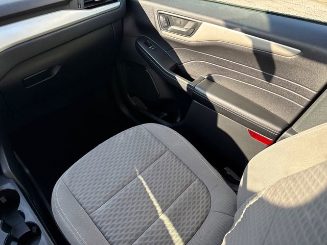 Used 2022 Ford Escape SE FWD image 16