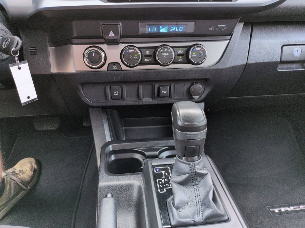 Used 2022 Toyota Tacoma SR AWD/4WD image 18