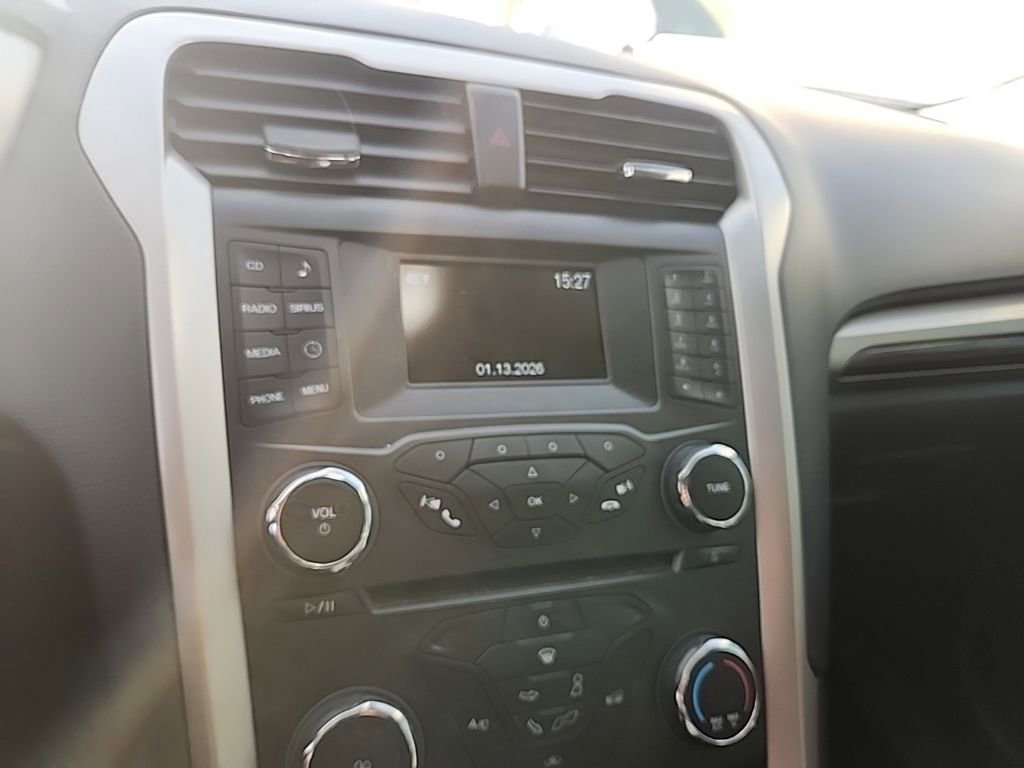 Used 2015 Ford Fusion SE w/ Equipment Group 202A image 16