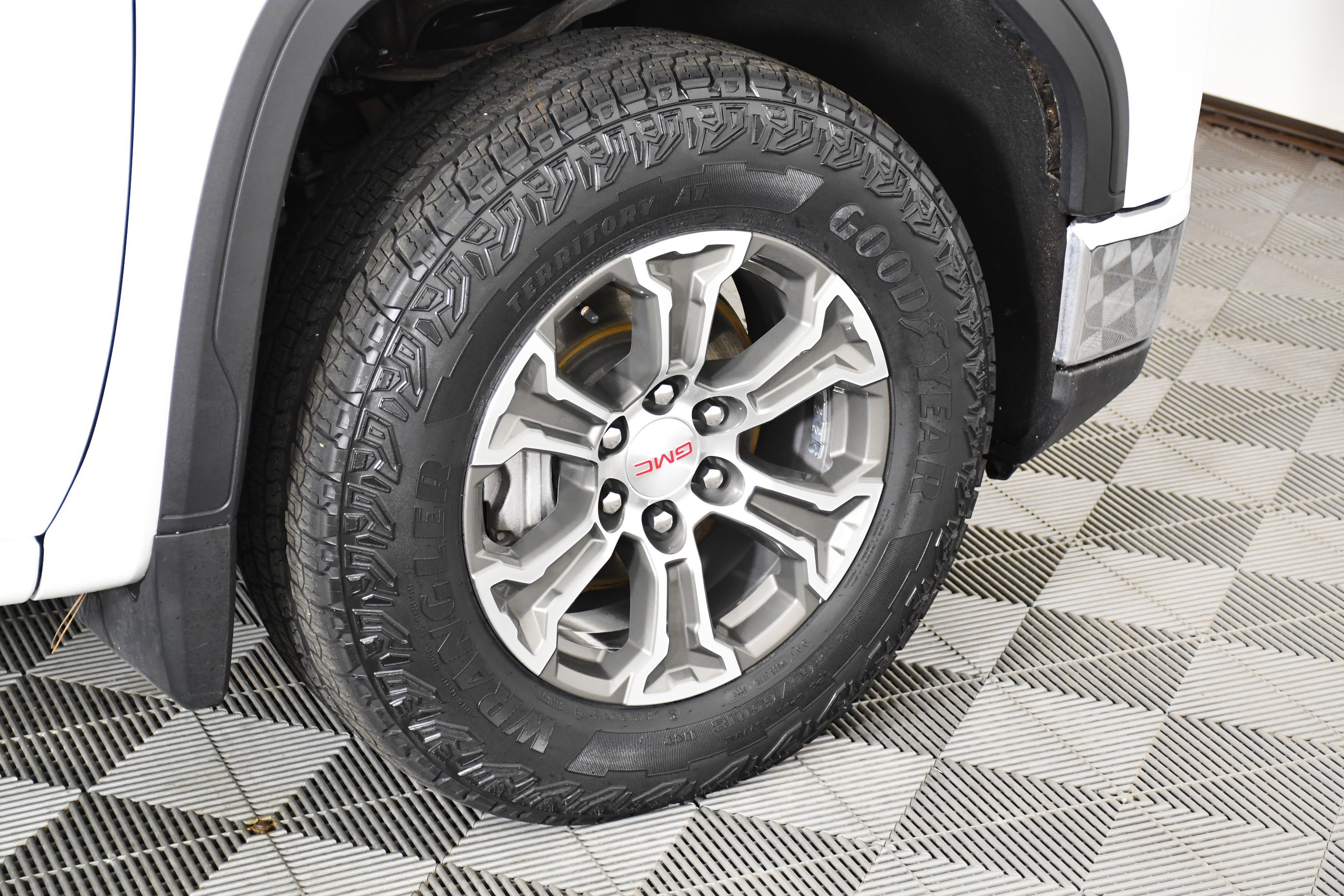 Used 2025 GMC Sierra 1500 SLT image 39