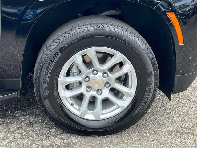 Certified 2026 Chevrolet Suburban LT w/ Comfort Package AWD/4WD image 8