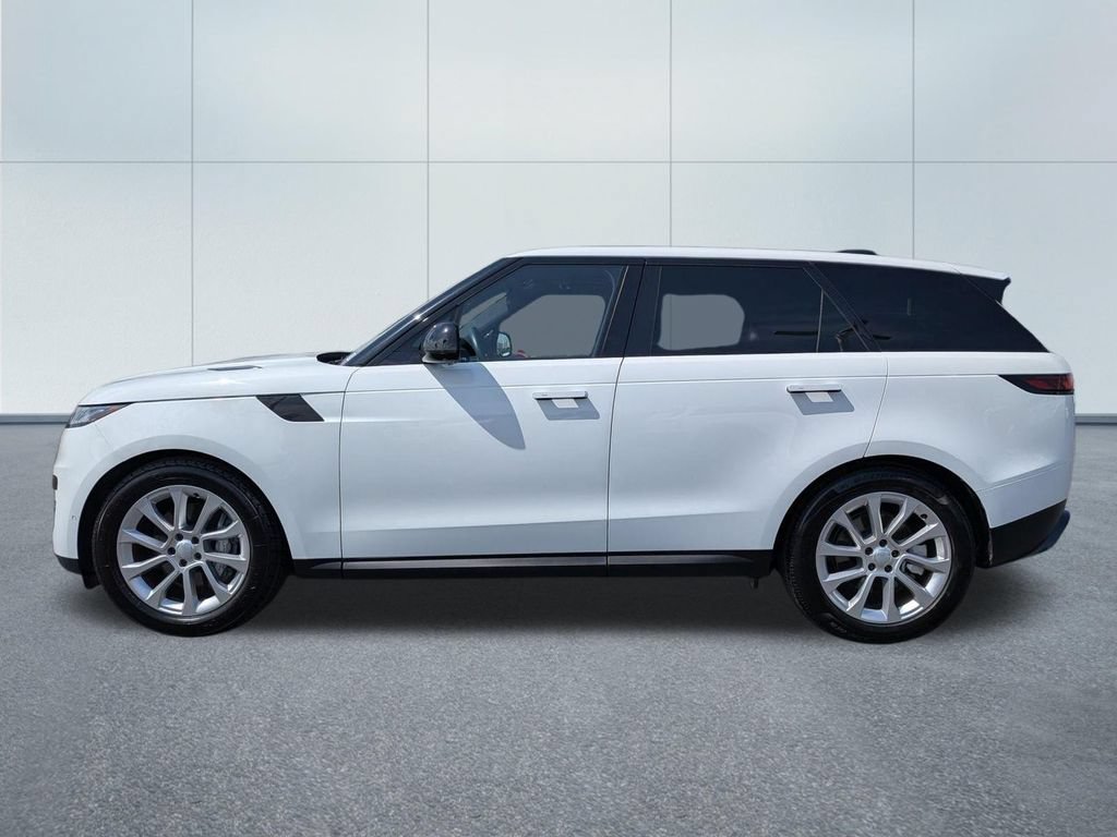 Used 2025 Land Rover Range Rover Sport SE AWD/4WD image 3