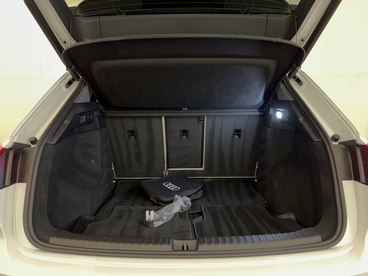 Used 2025 Audi Q4 e-tron Premium w/ Convenience Package RWD image 28