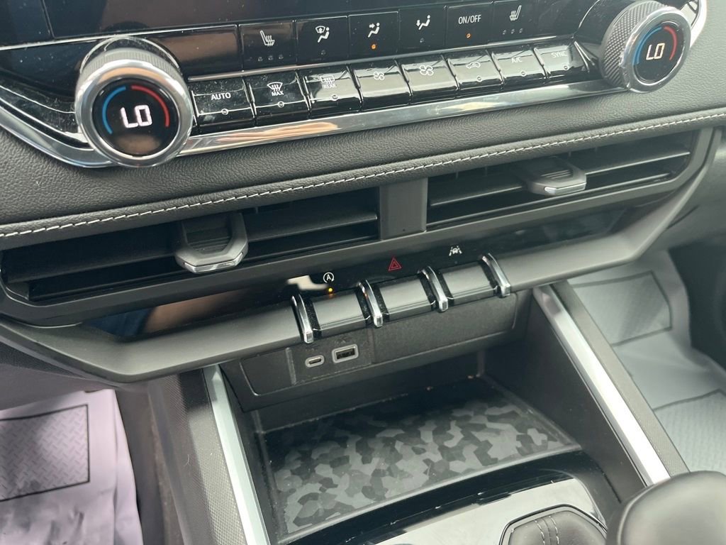 Used 2025 Chevrolet Colorado LT w/ Advanced Trailering Package image 17