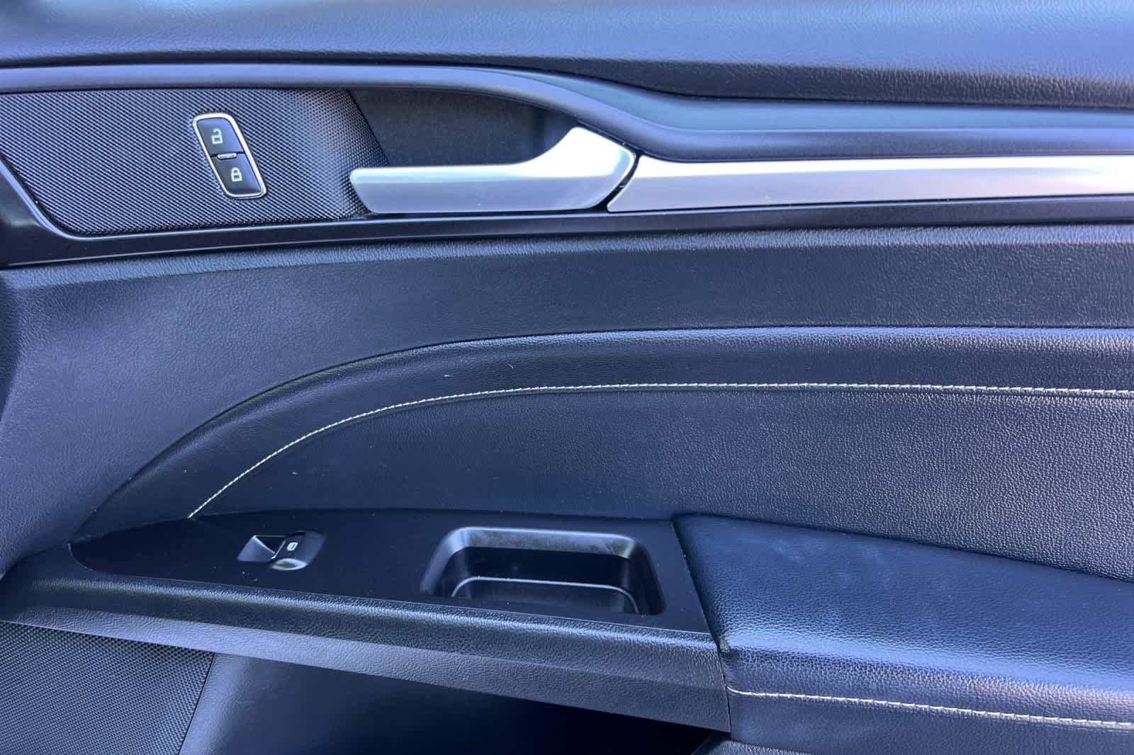 Used 2019 Ford Fusion Energi Titanium FWD image 18