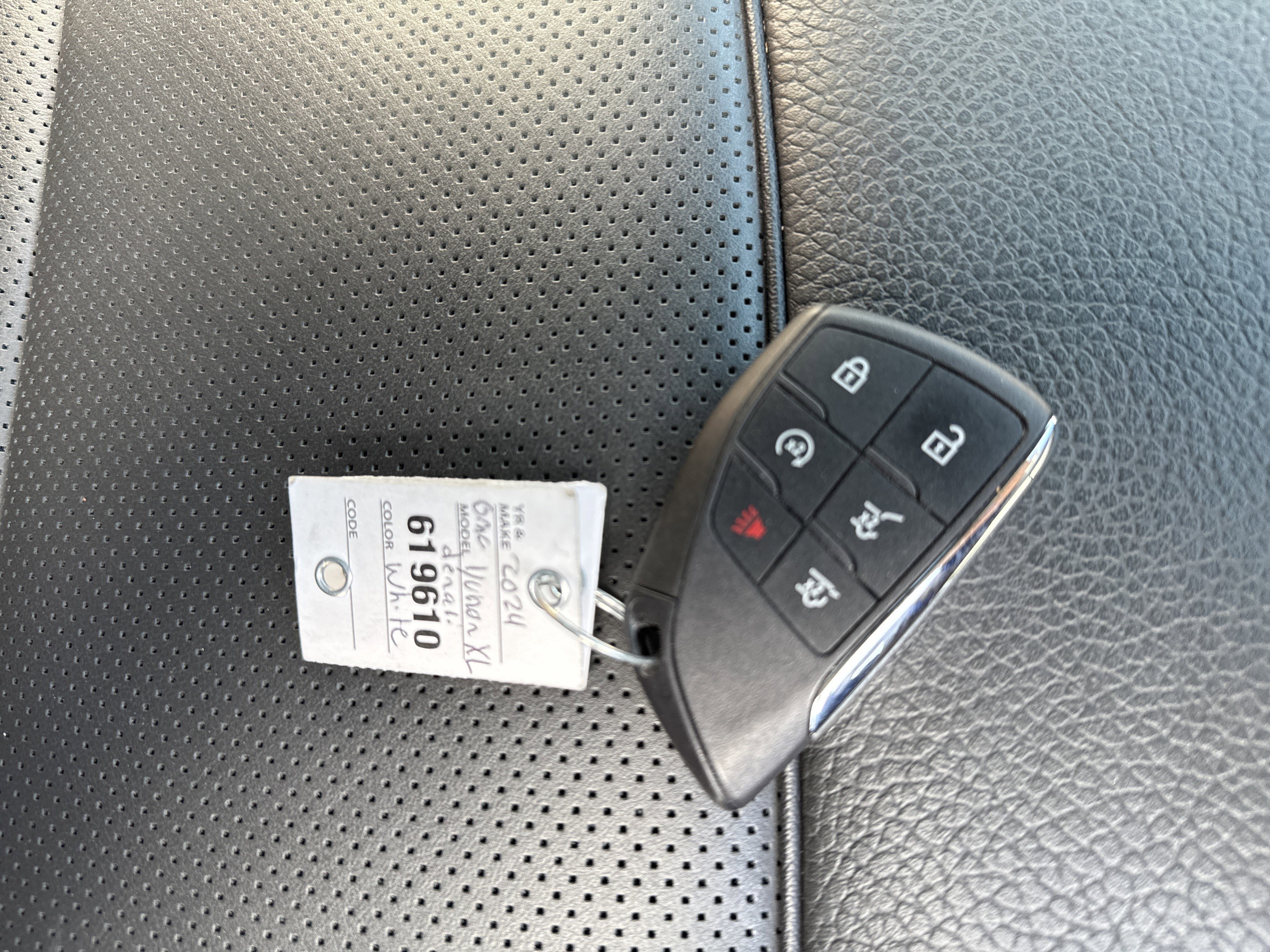 Used 2024 GMC Yukon XL Denali w/ Advanced Technology Package image 26