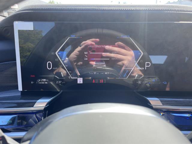 New 2026 BMW 750e xDrive w/ Executive Package image 16