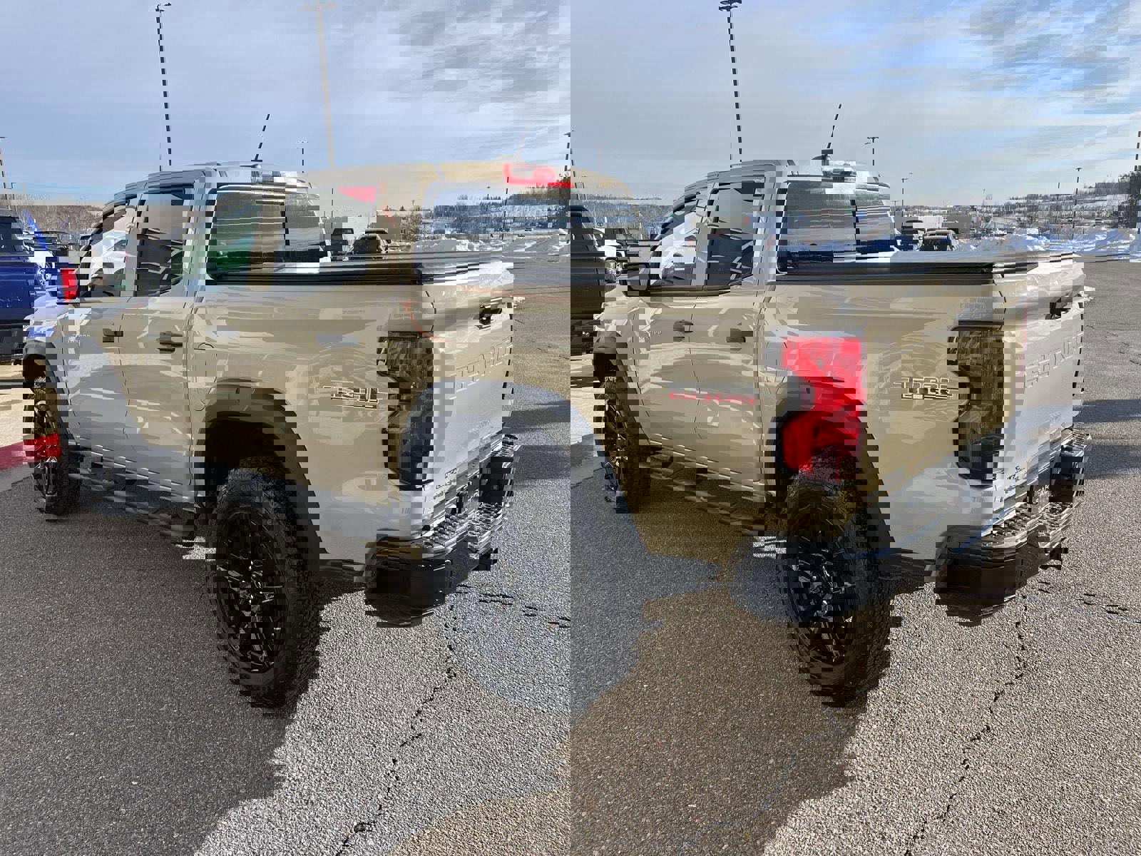 Used 2024 Chevrolet Colorado Trail Boss w/ Technology Package image 13