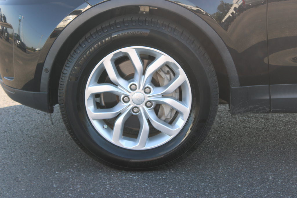 Used 2019 Land Rover Discovery SE AWD/4WD image 16