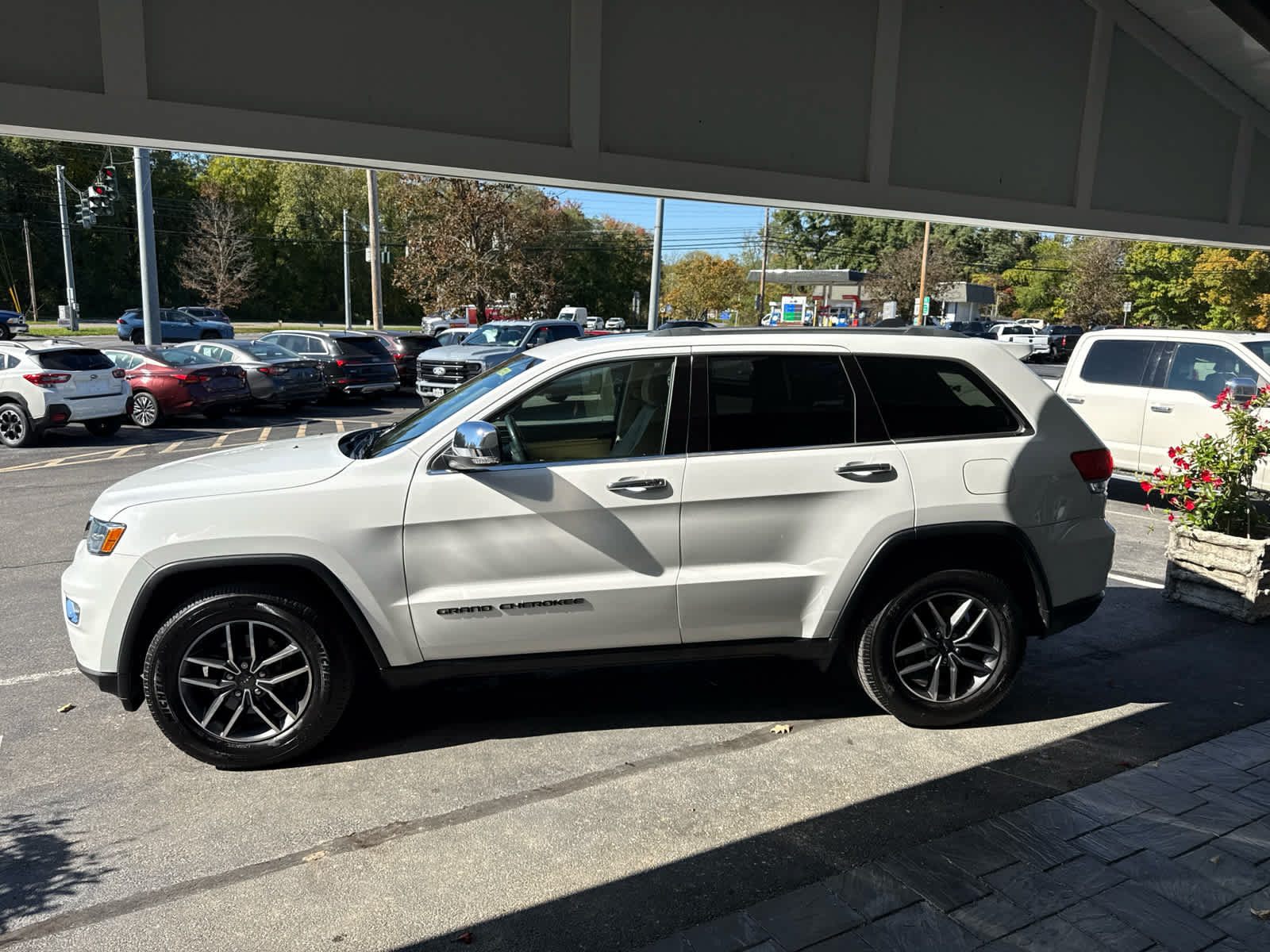 Used 2019 Jeep Grand Cherokee Limited w/ Trailer Tow Group IV AWD/4WD image 7