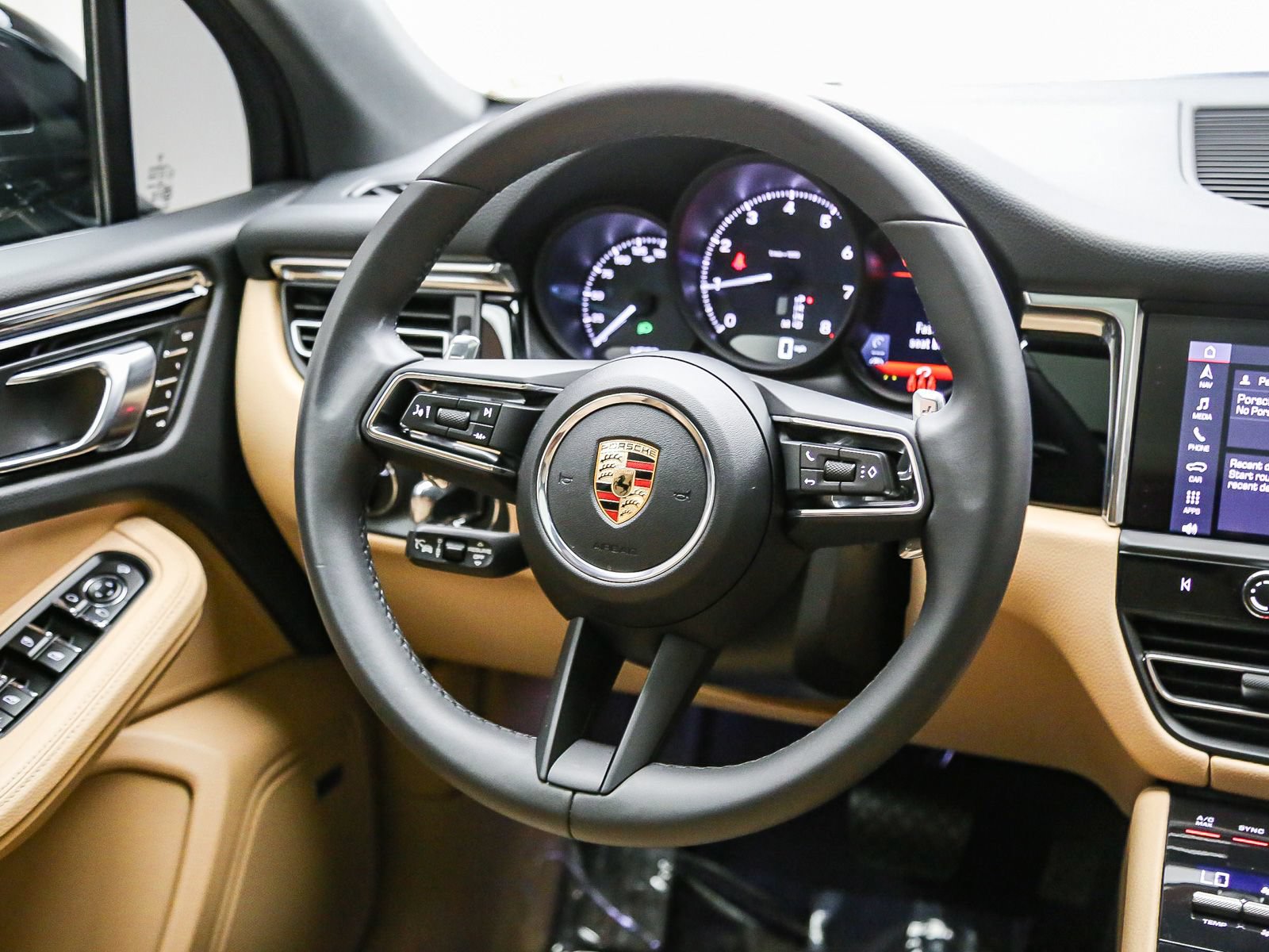 Certified 2026 Porsche Macan AWD/4WD image 19