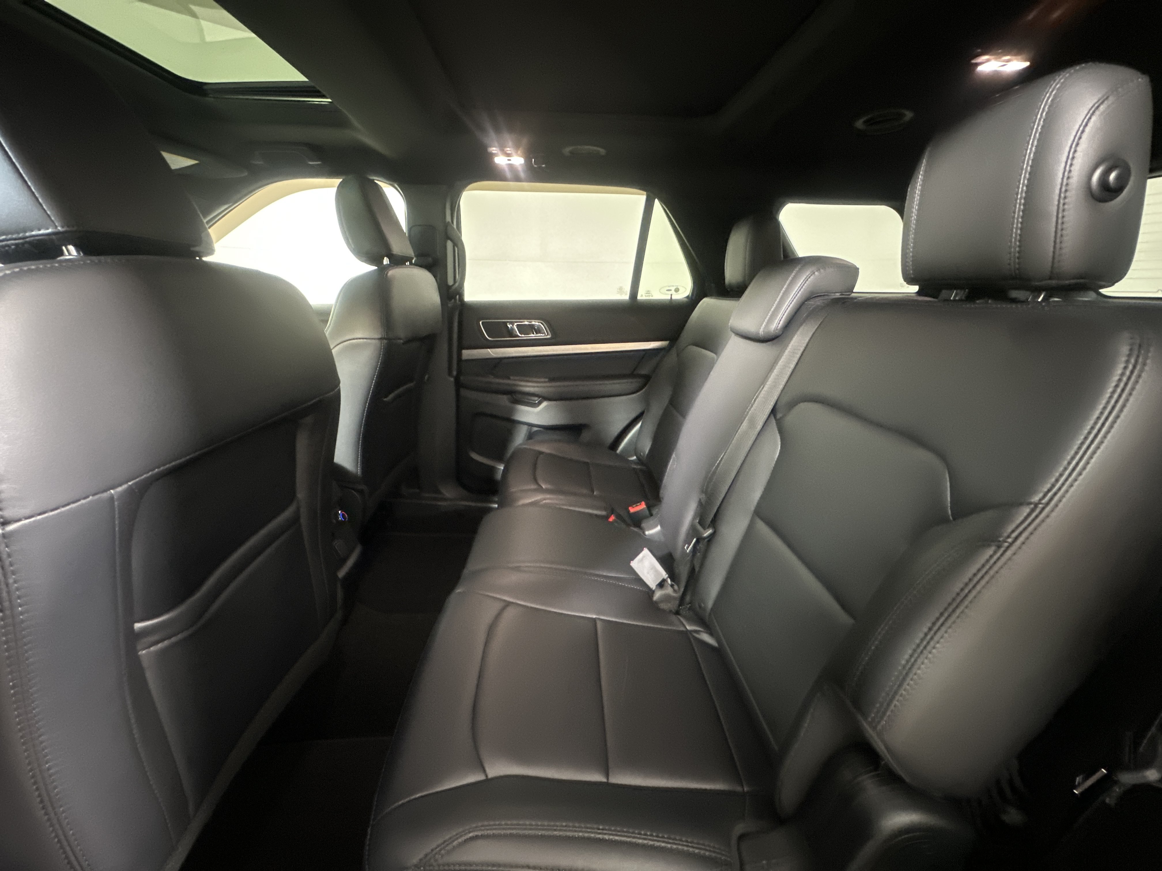 Used 2019 Ford Explorer XLT w/ Equipment Group 202A AWD/4WD image 25