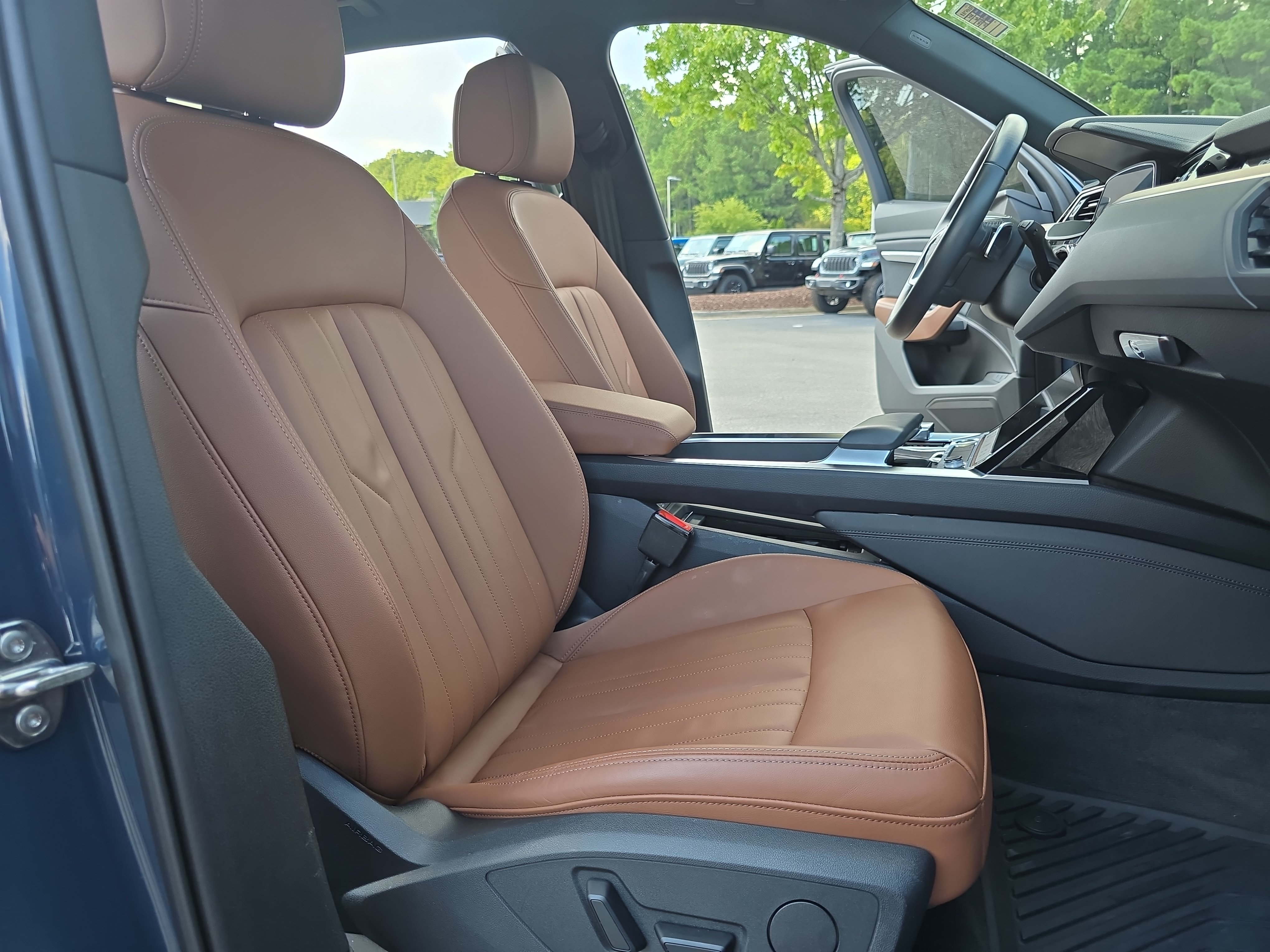 Used 2024 Audi Q8 e-tron Premium AWD/4WD image 10