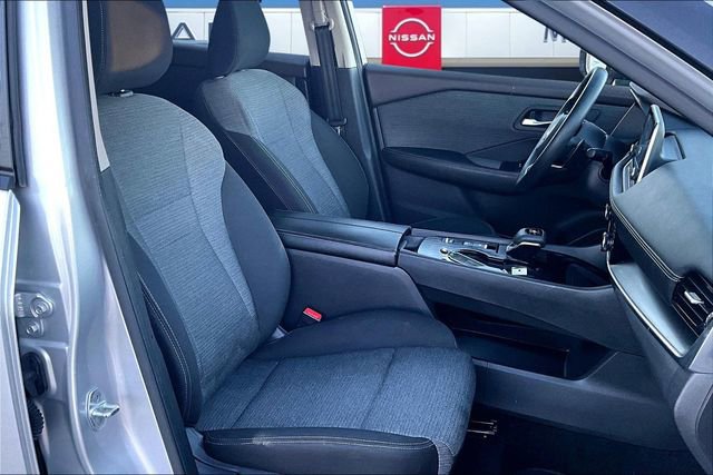 Used 2022 Nissan Rogue SV image 26