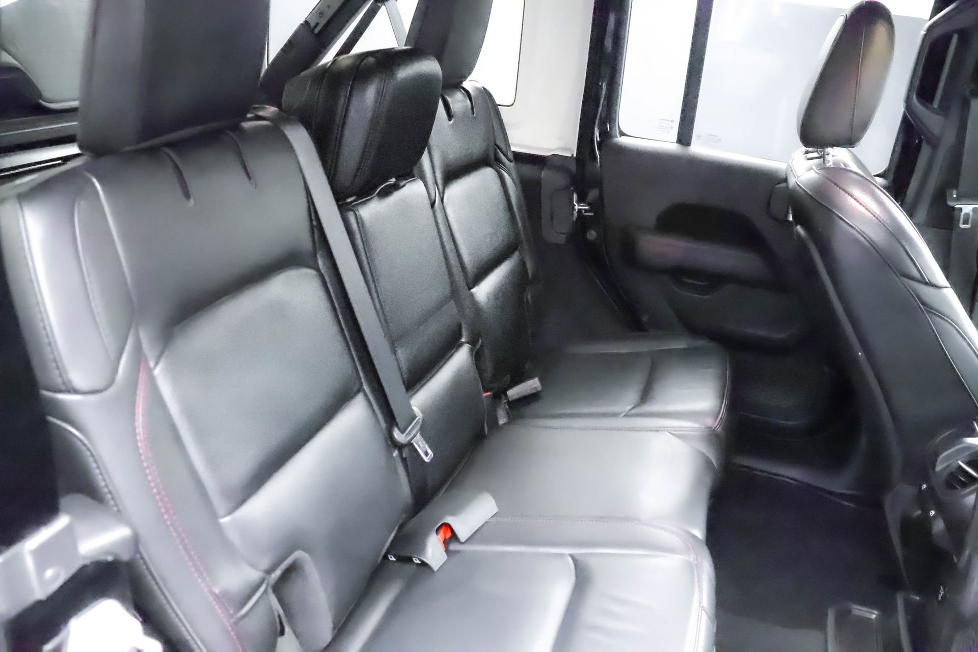 Used 2019 Jeep Wrangler Unlimited Rubicon w/ Dual Top Group image 29