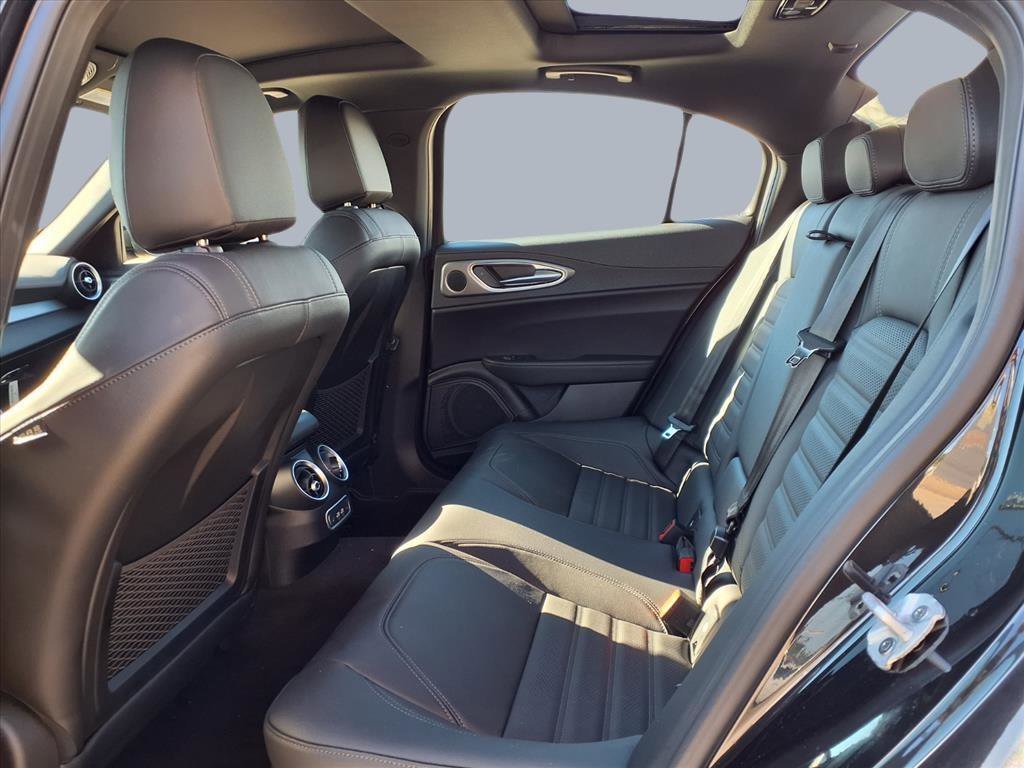 New 2025 Alfa Romeo Giulia w/ Veloce Package Rwd image 9