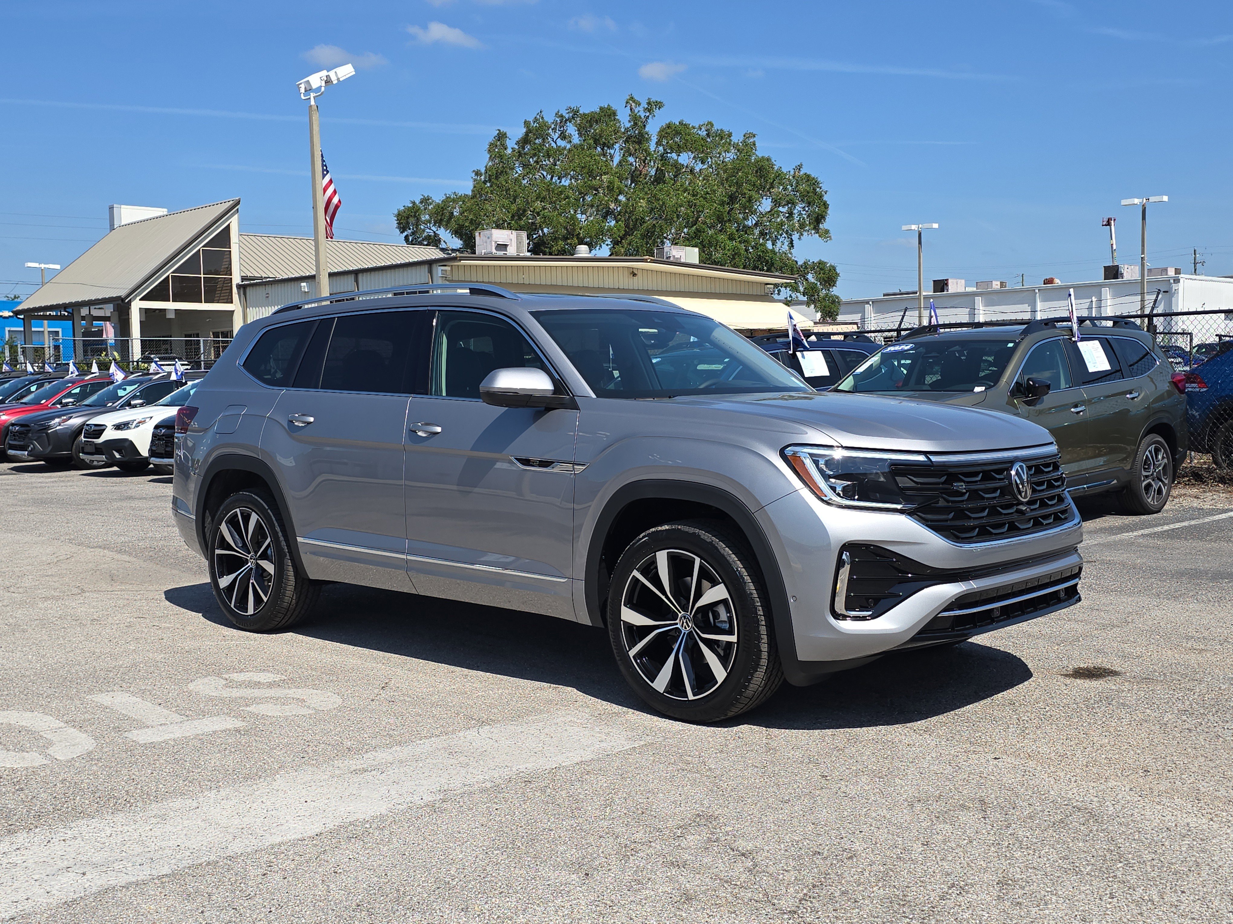 New 2025 Volkswagen Atlas SEL Premium R-Line image 2