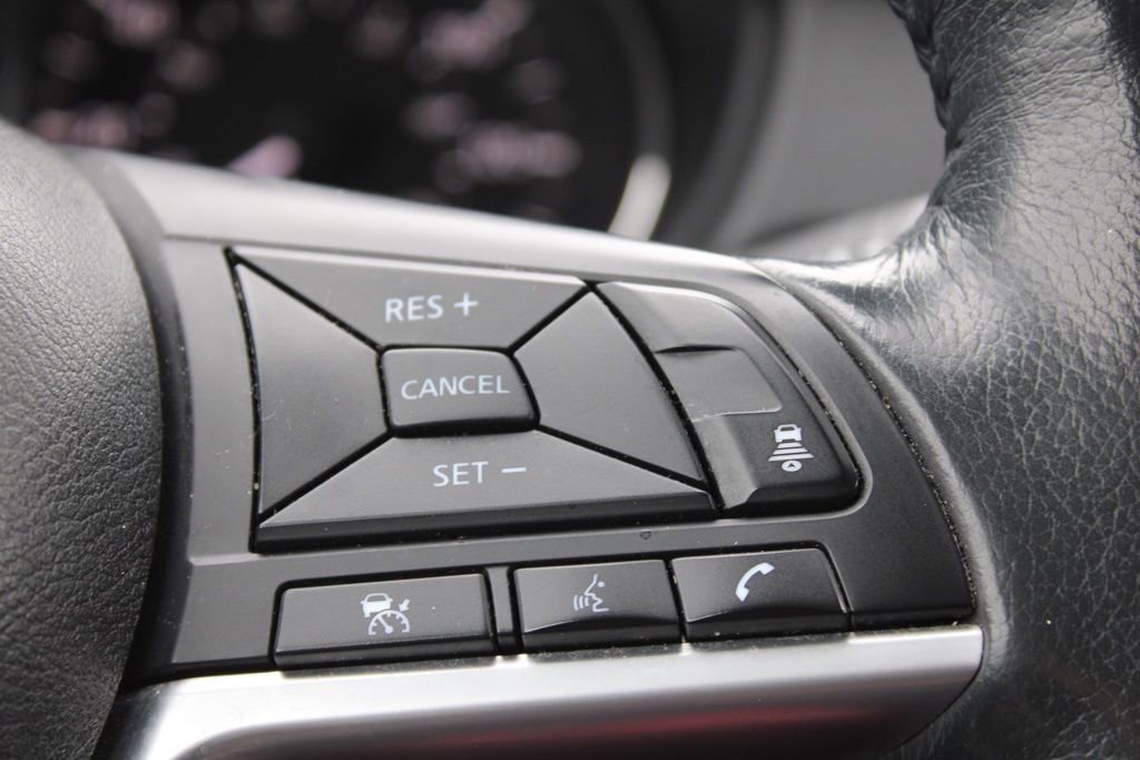 Used 2018 Nissan Rogue SV w/ Premium Package image 31