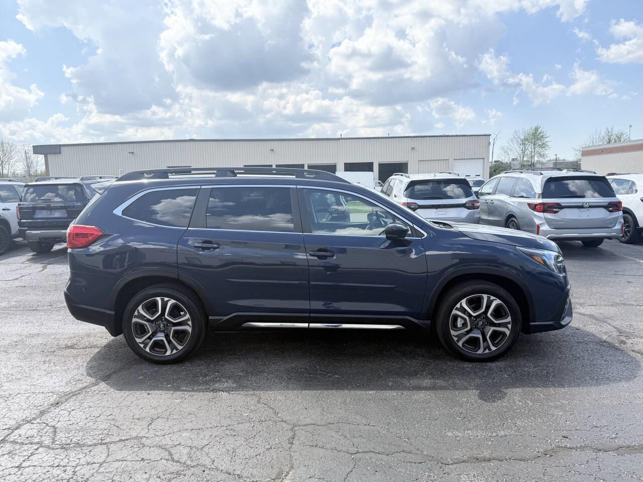 Used 2025 Subaru Ascent Limited AWD/4WD image 5