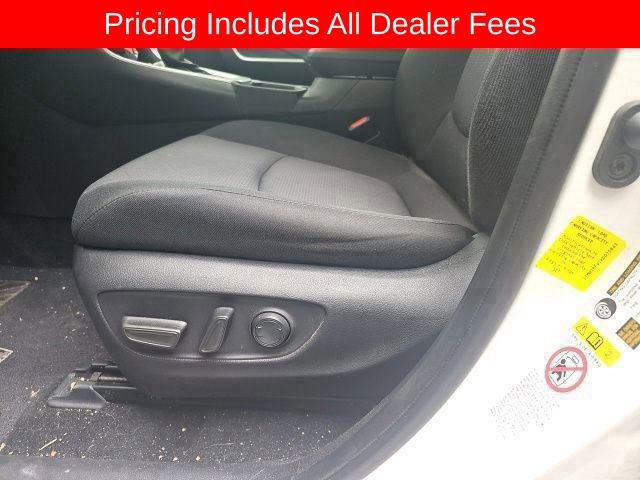 Used 2019 Toyota RAV4 XLE w/ Convenience Package FWD image 4