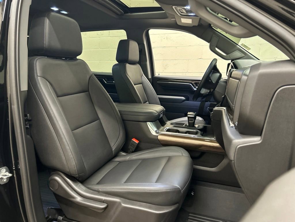 Used 2024 Chevrolet Silverado 1500 LT Trail Boss w/ LT Trail Boss Premium Package AWD/4WD image 3