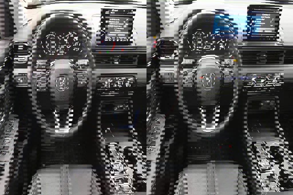 Used 2025 Honda Pilot Touring image 12