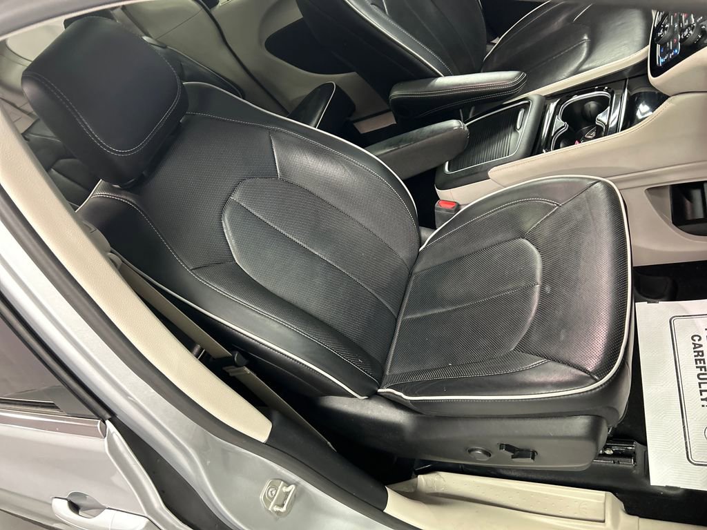 Used 2024 Chrysler Pacifica Limited image 27