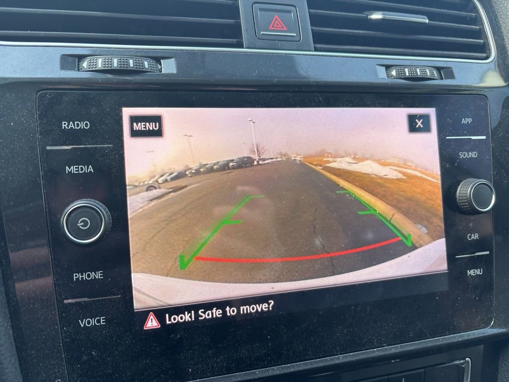 Used 2018 Volkswagen Golf SE image 25