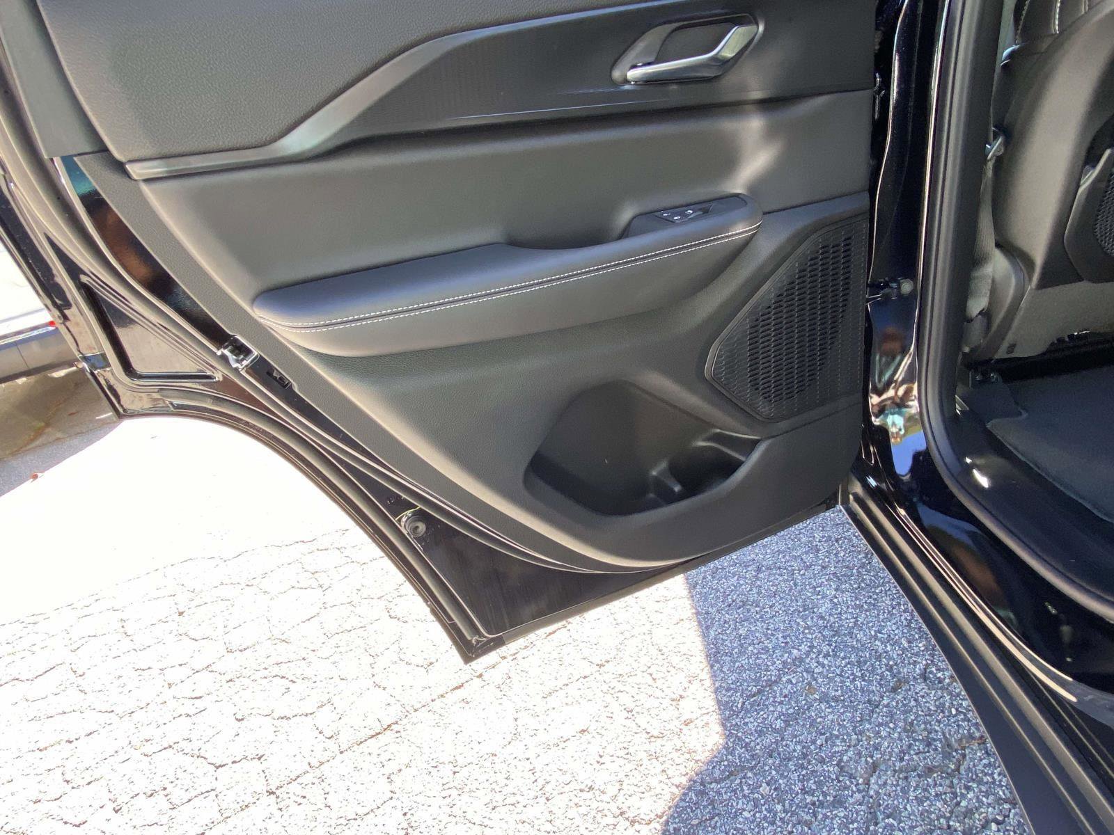 New 2025 Jeep Grand Cherokee Altitude image 14