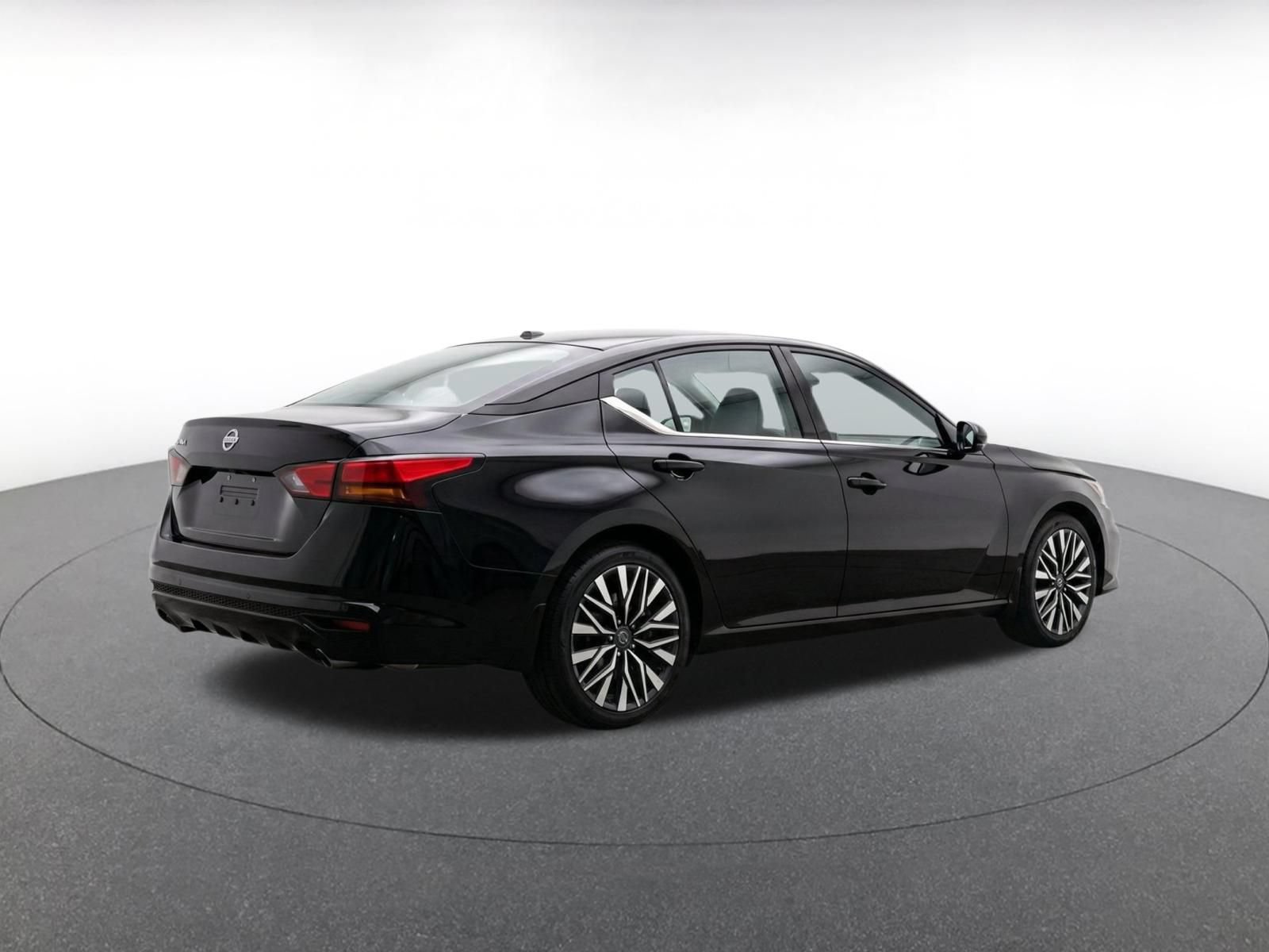 Used 2025 Nissan Altima 2.5 SV FWD image 8