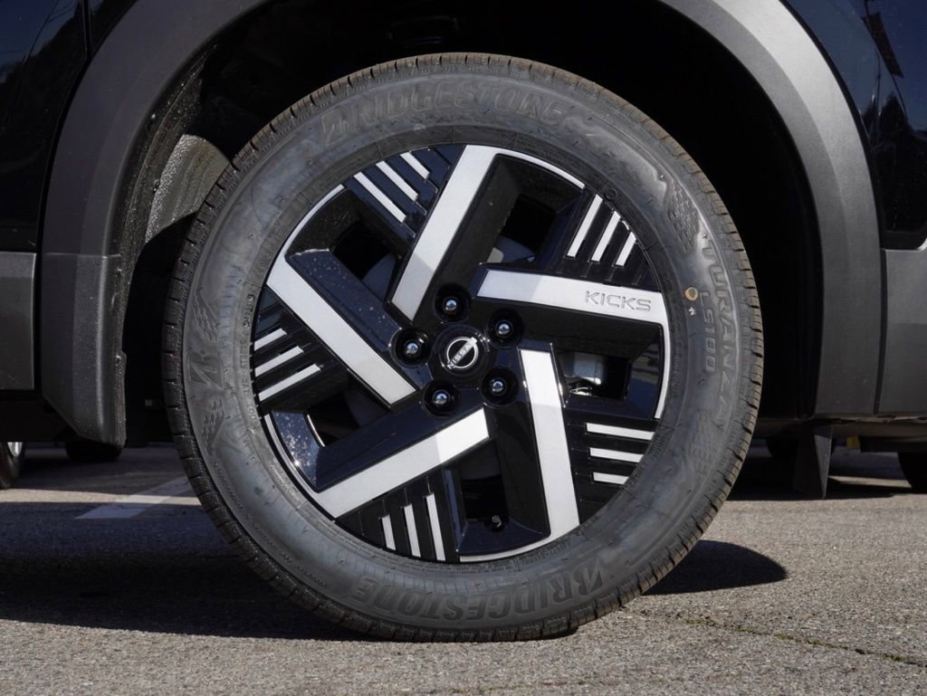 New 2026 Nissan Kicks SV w/ SV Premium Package FWD image 7