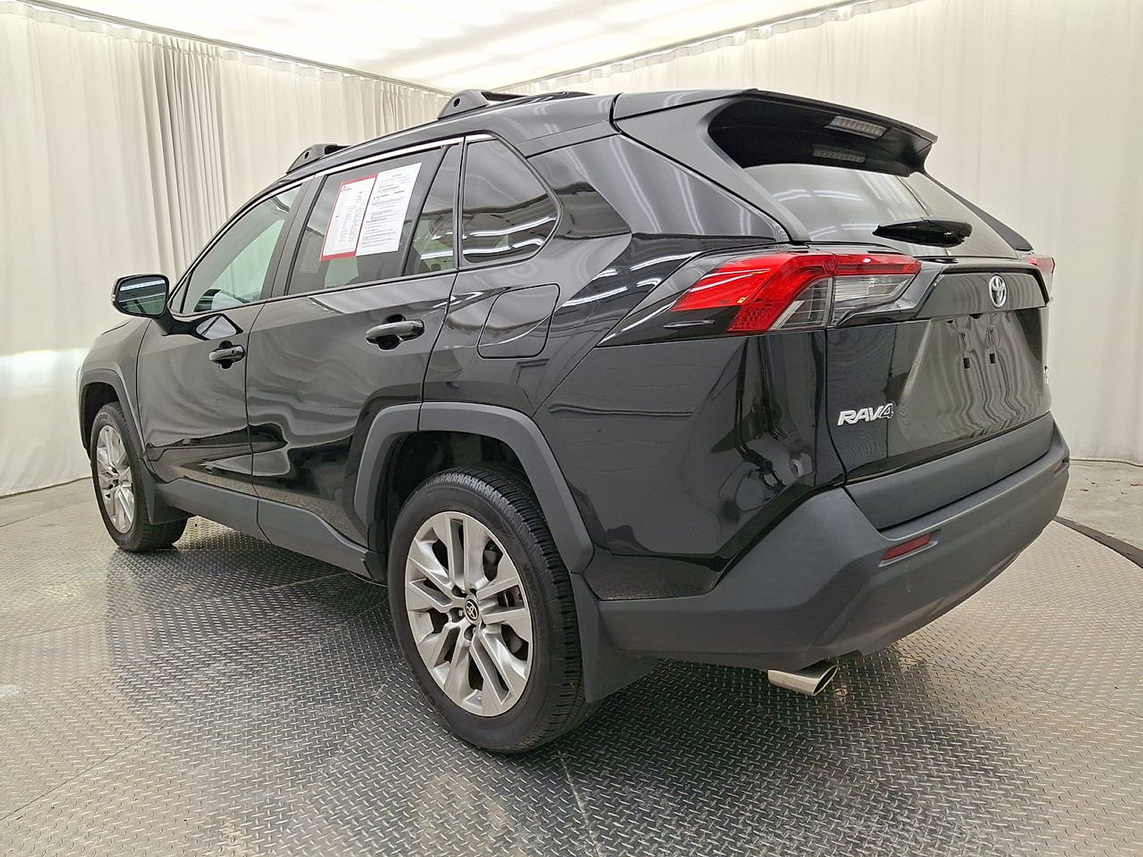 Certified 2022 Toyota RAV4 XLE Premium AWD/4WD image 26
