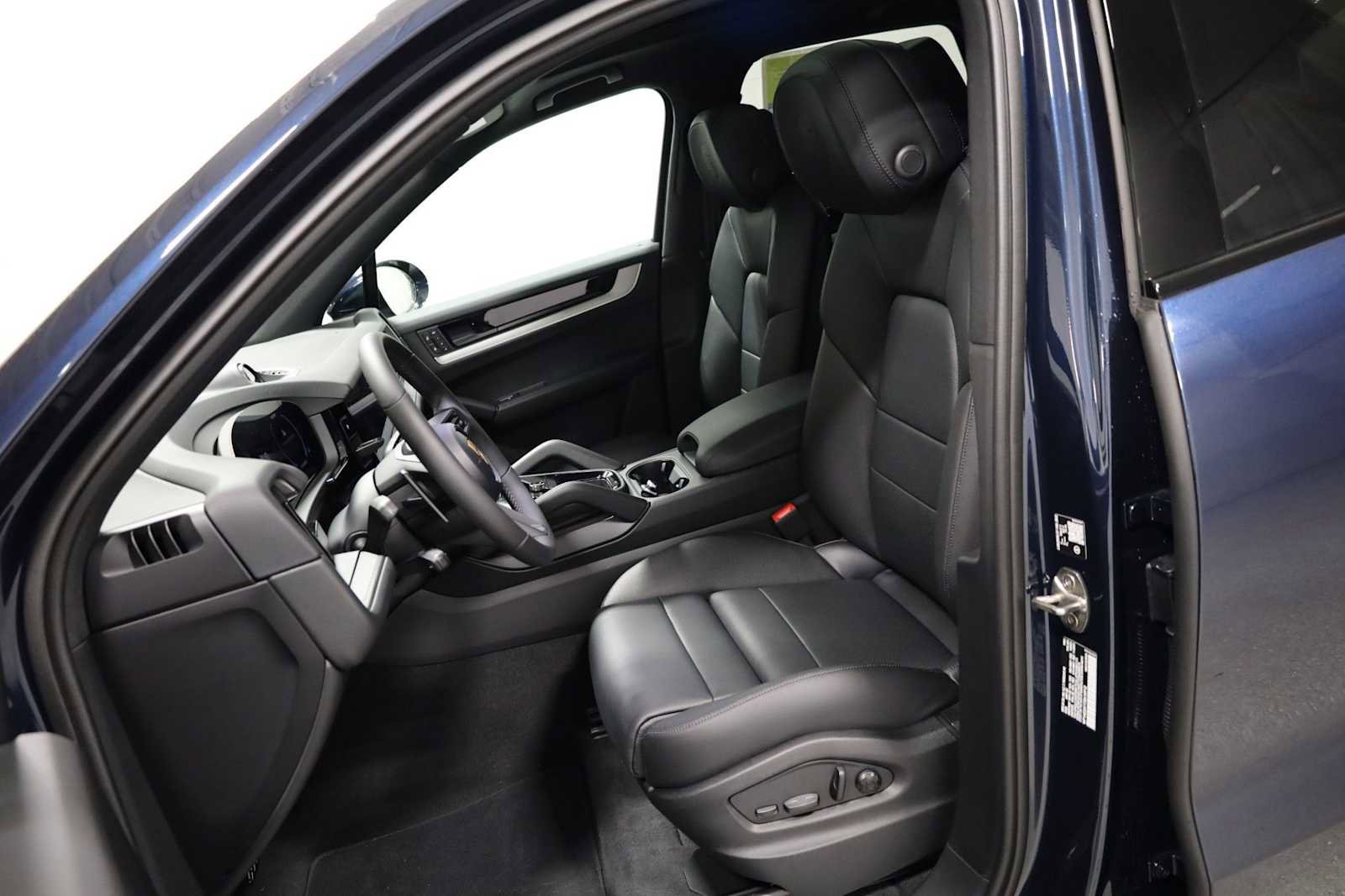 New 2026 Porsche Cayenne E-Hybrid AWD/4WD image 5