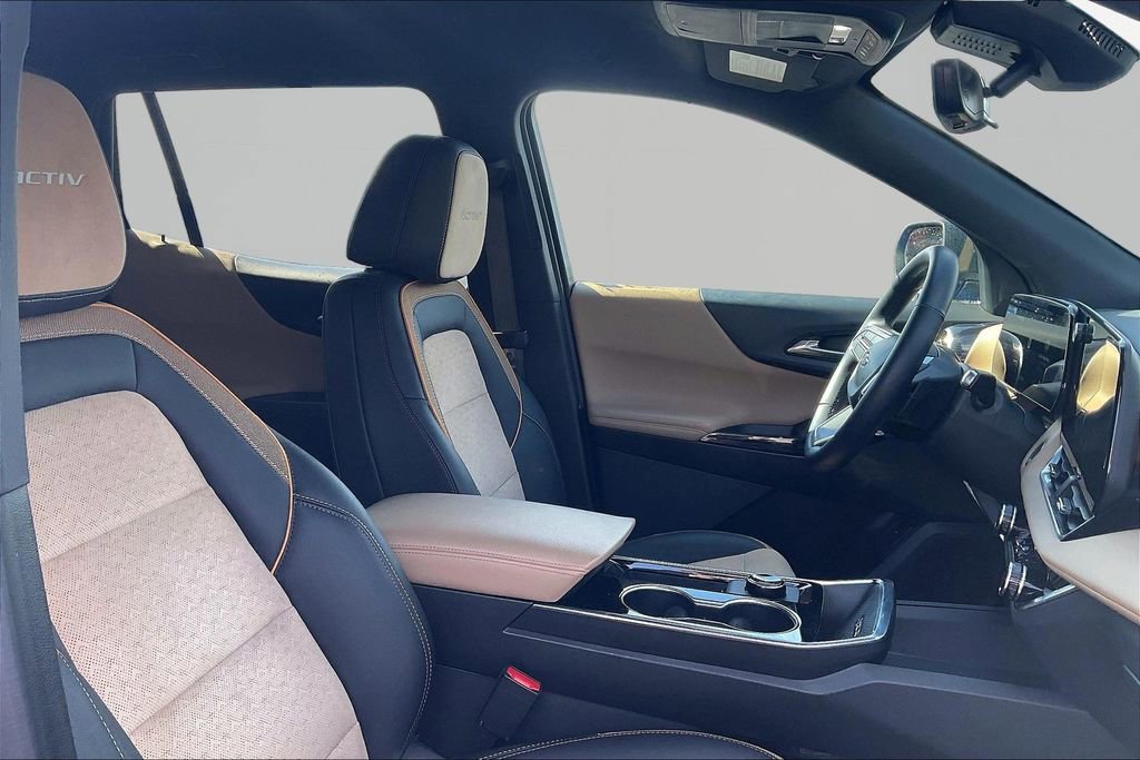 Used 2025 Chevrolet Equinox ACTIV w/ Safety and Technology Package image 31