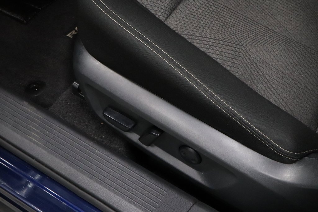 Certified 2025 Nissan Rogue SV image 25