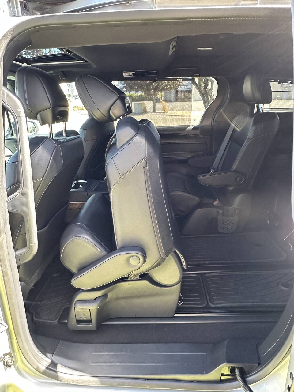 Used 2025 Toyota Sienna Platinum AWD/4WD image 20