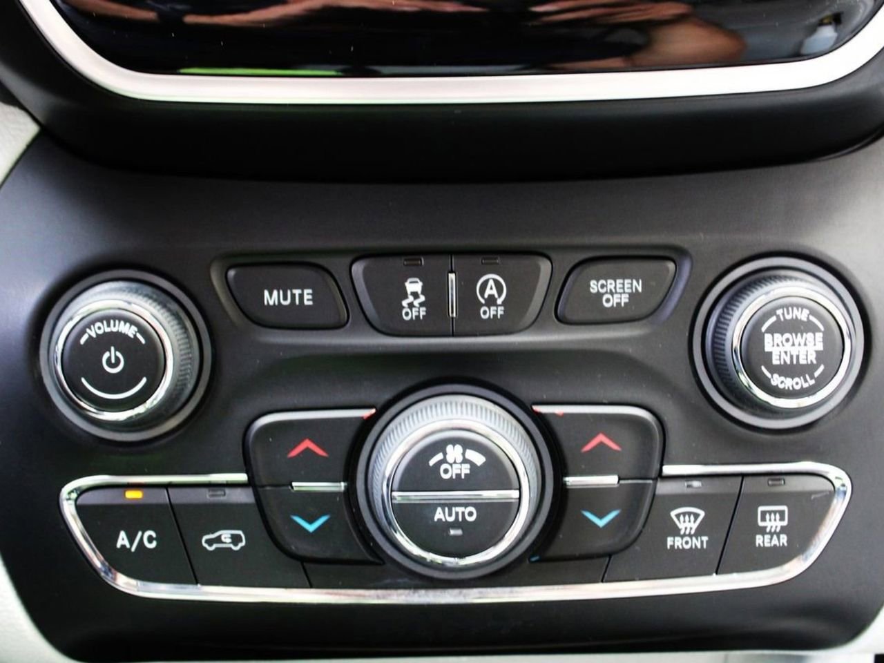 Used 2020 Jeep Cherokee Limited image 20