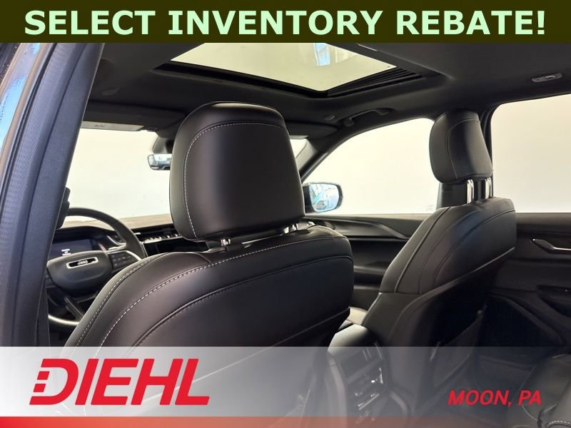 New 2025 Jeep Grand Cherokee Altitude w/ Trailer Tow Package AWD/4WD image 18
