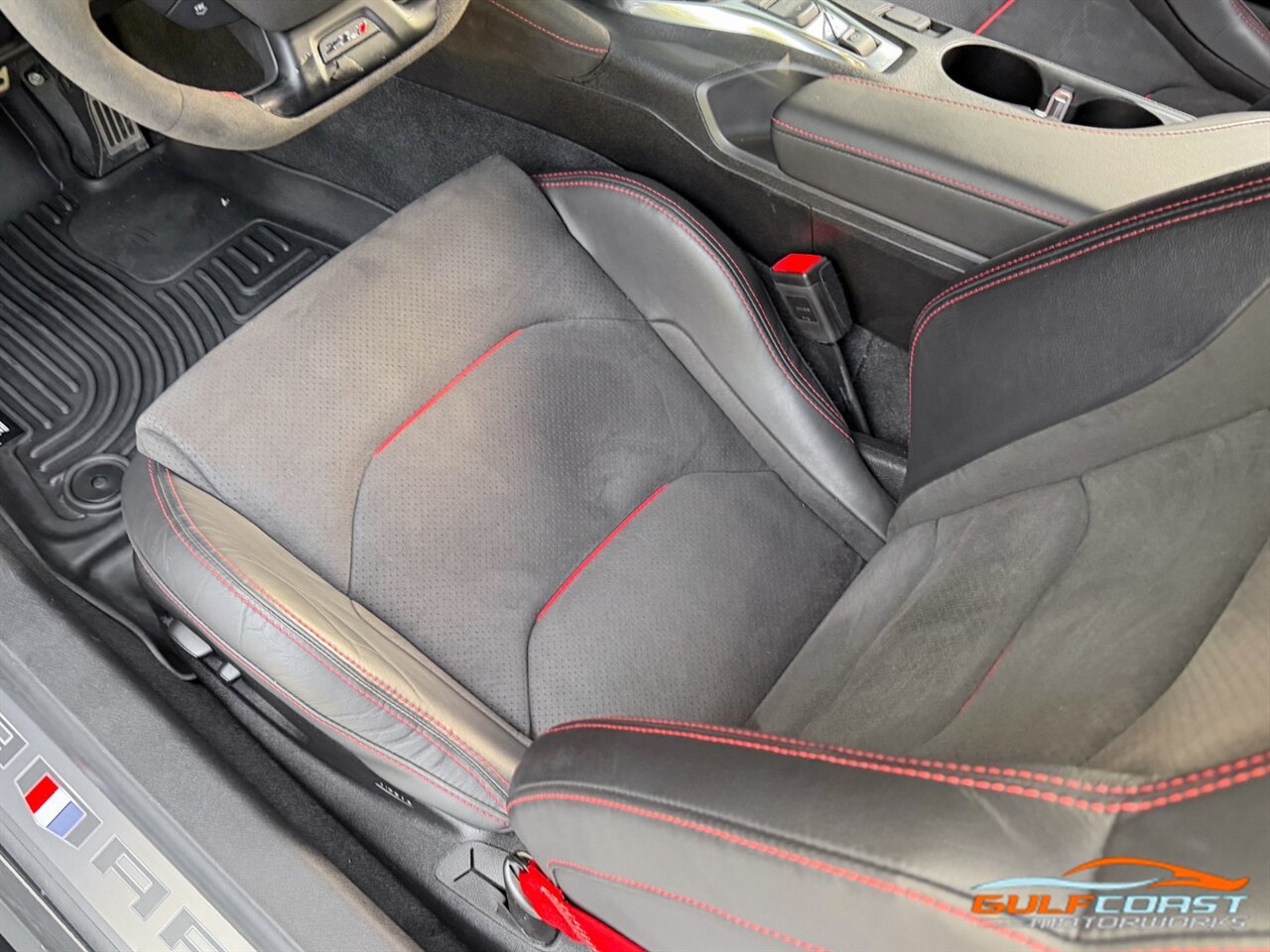 Used 2019 Chevrolet Camaro ZL1 RWD image 21